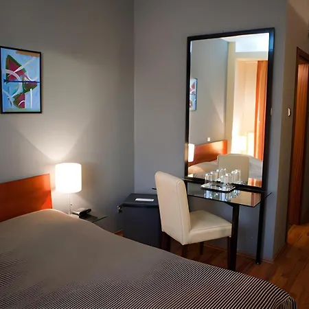 Tania-frankfurt מלון 3*
