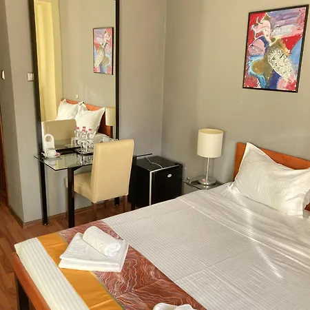 Tania-Frankfurt Hotel 3*