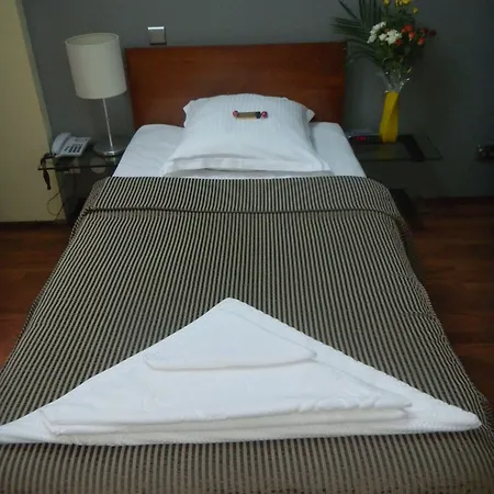 Tania-Frankfurt Hotel Hotell 3*